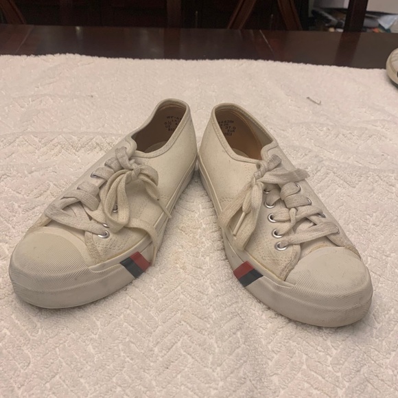 Pro-Keds Low Top Shoes (Women’s size 6.5) - Picture 2 of 4